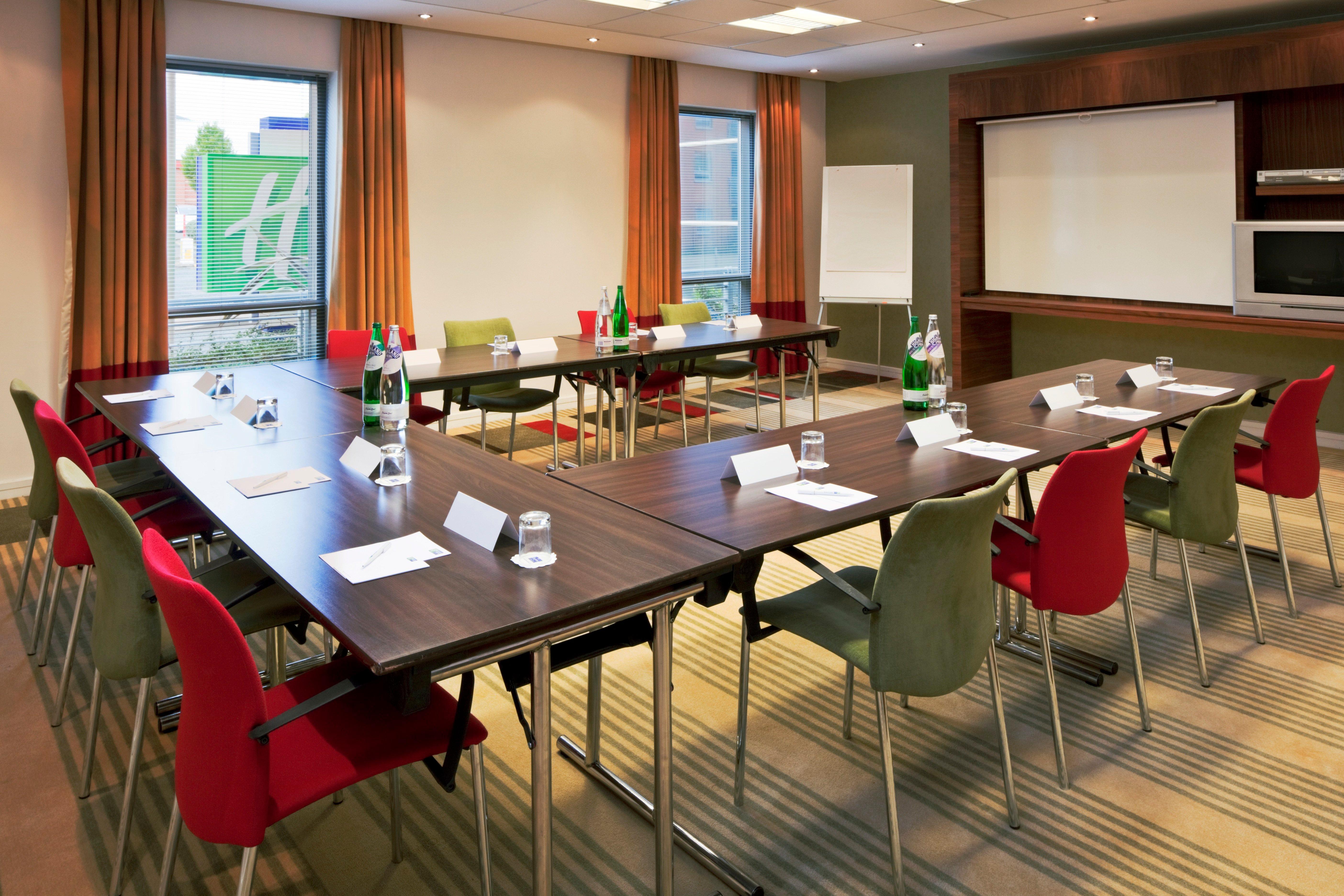 Holiday Inn Express Stevenage, An Ihg Hotel Экстерьер фото