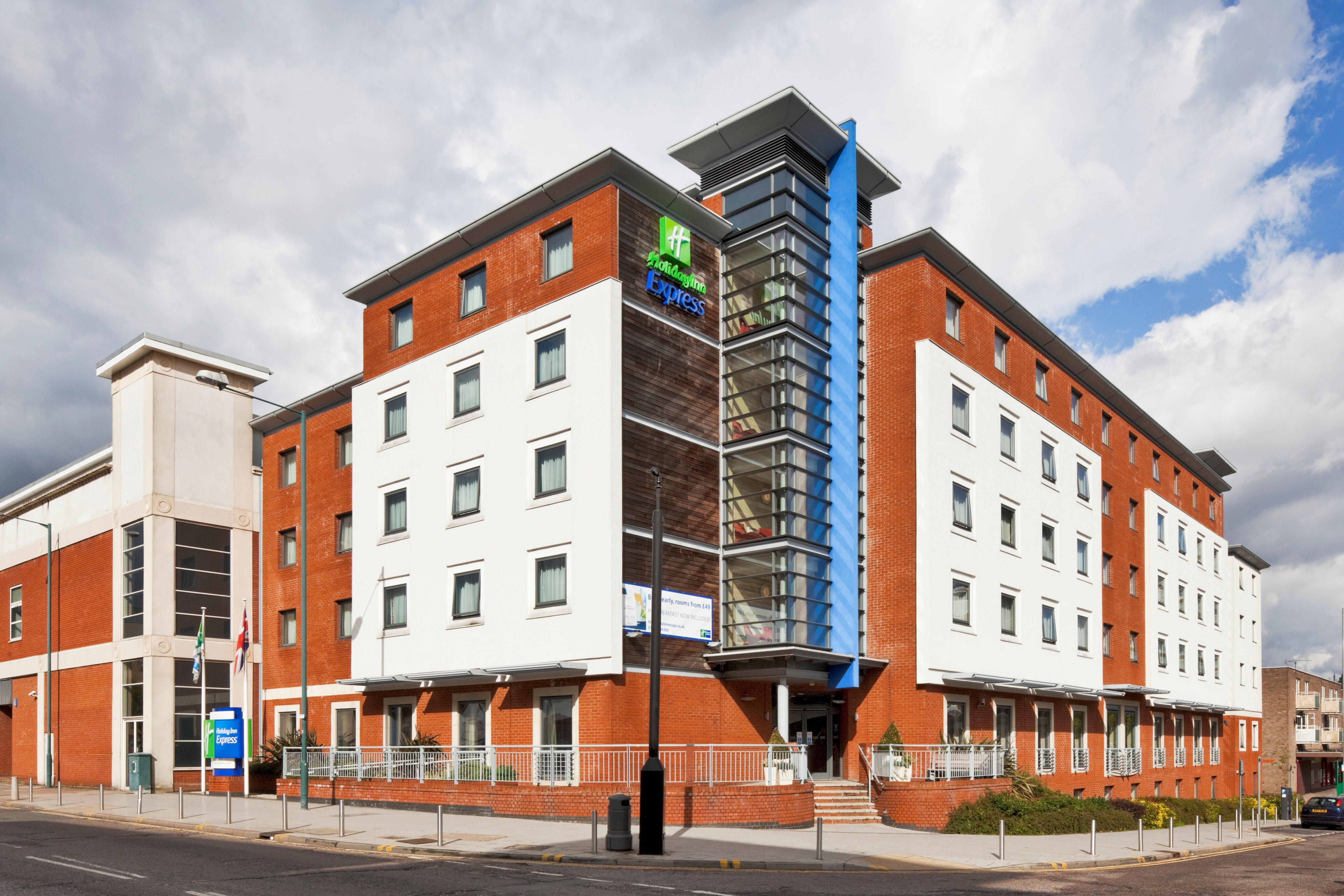 Holiday Inn Express Stevenage, An Ihg Hotel Экстерьер фото