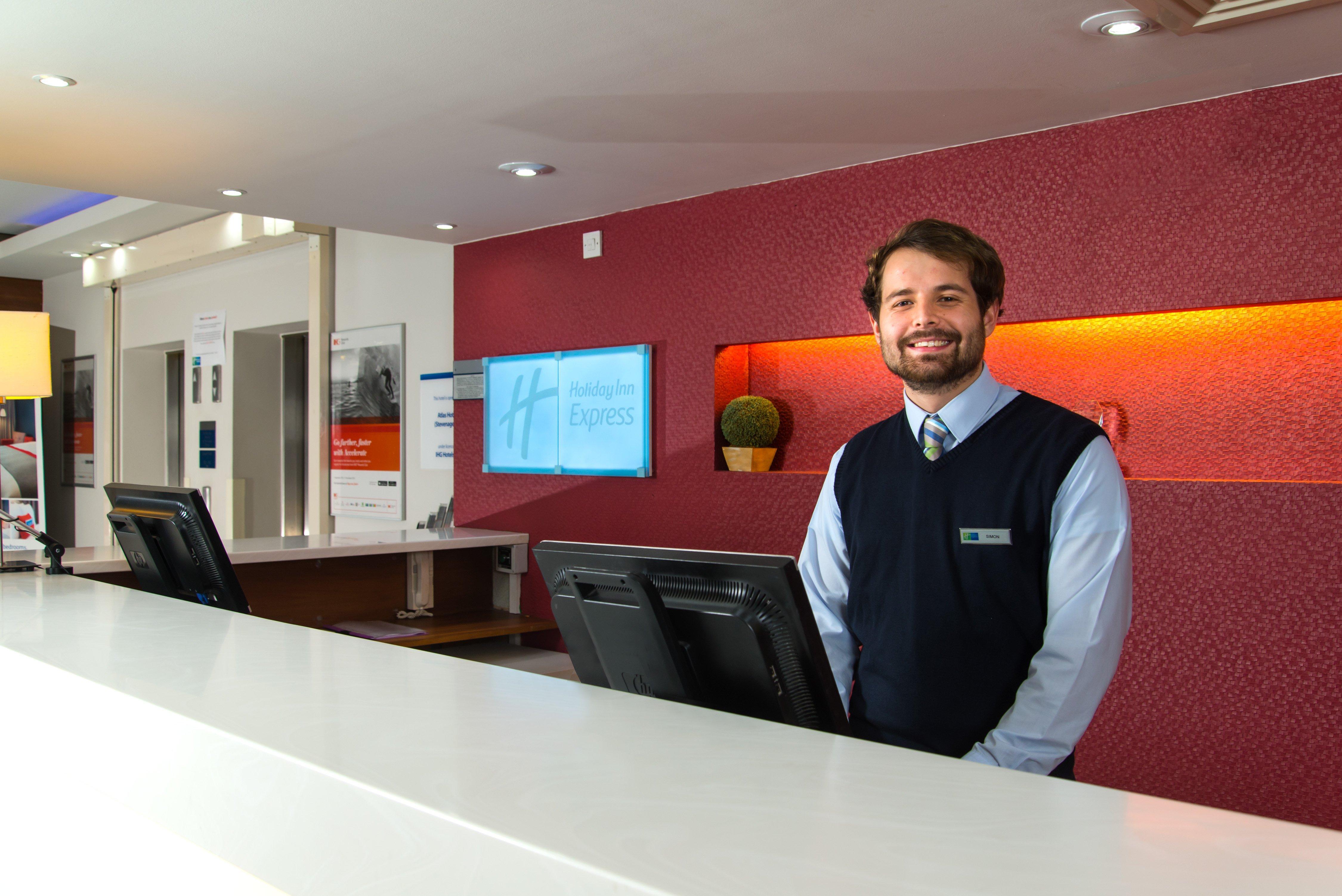 Holiday Inn Express Stevenage, An Ihg Hotel Экстерьер фото