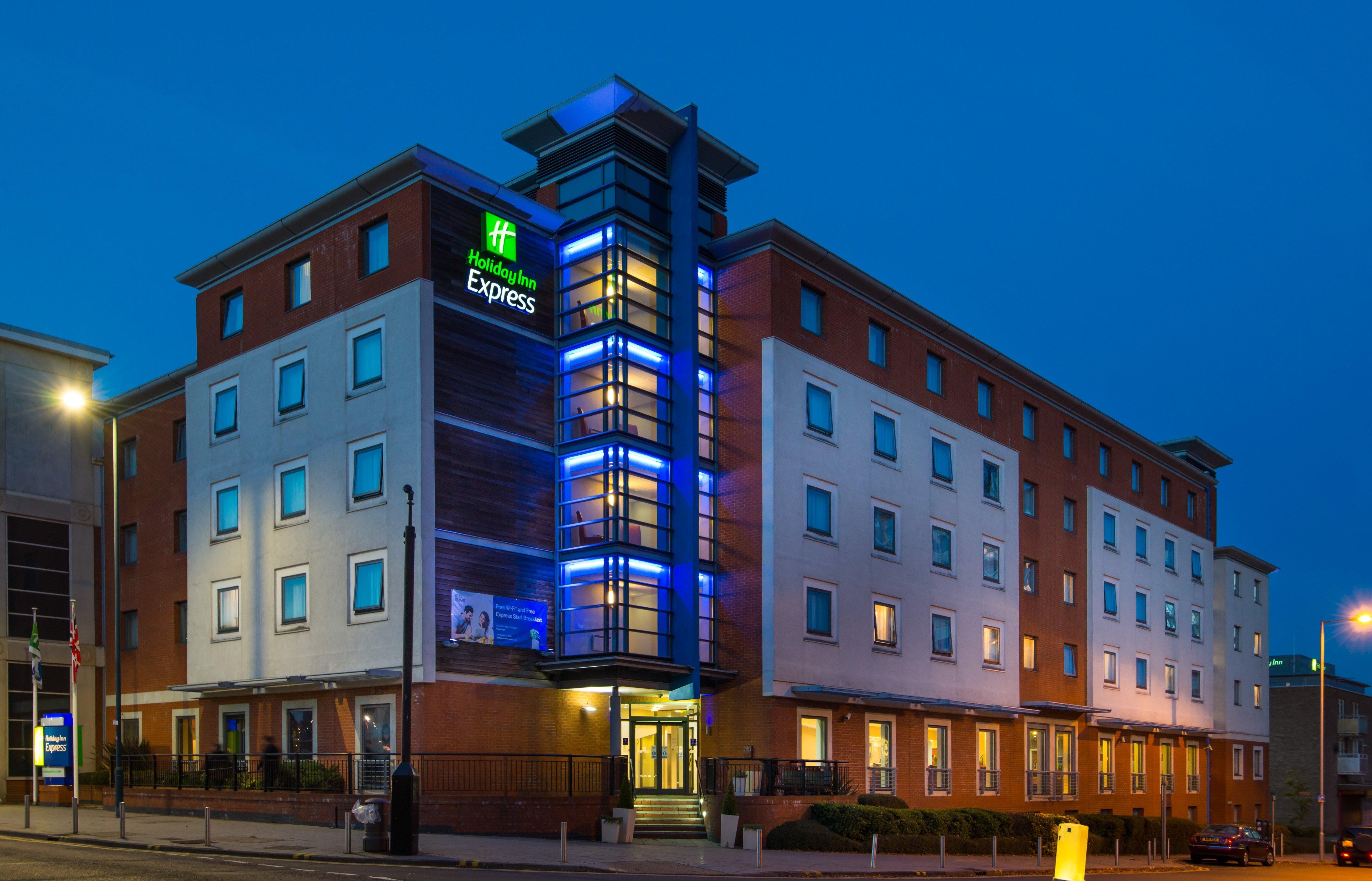 Holiday Inn Express Stevenage, An Ihg Hotel Экстерьер фото