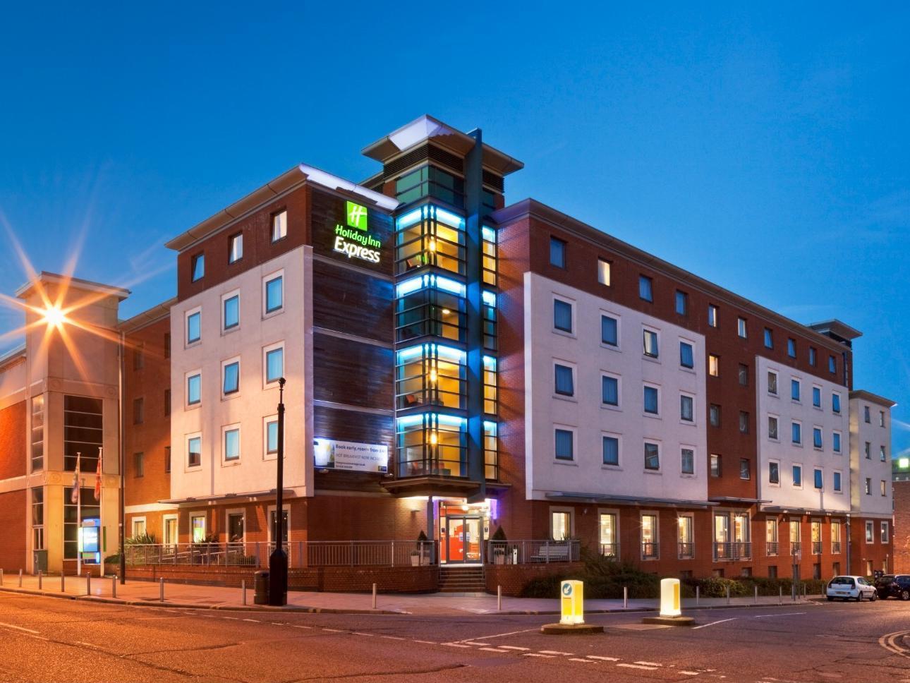 Holiday Inn Express Stevenage, An Ihg Hotel Экстерьер фото