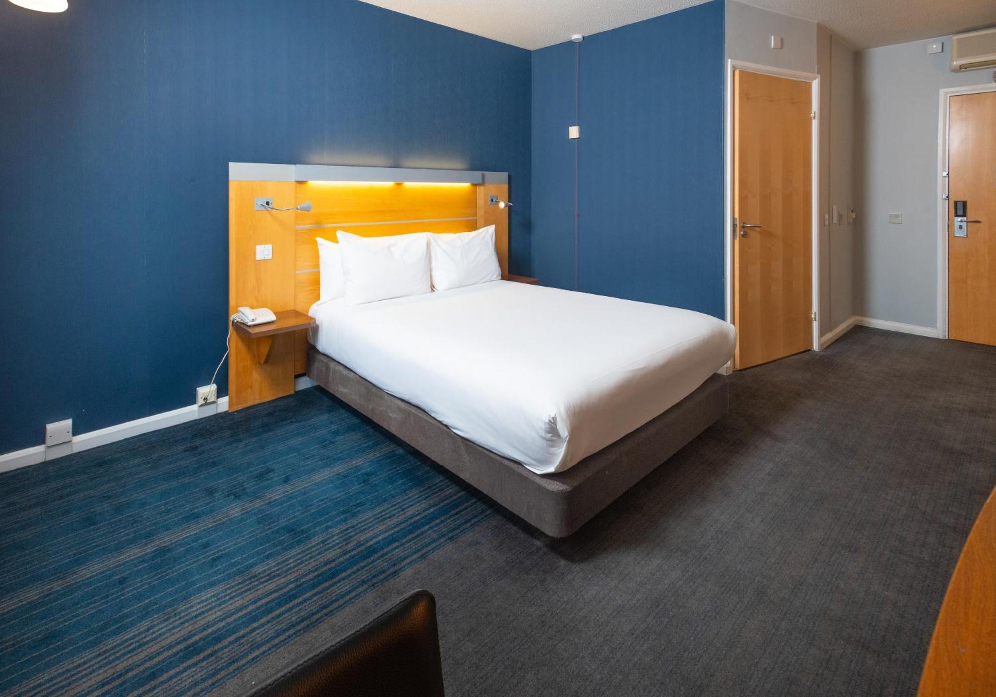 Holiday Inn Express Stevenage By Ihg Номер фото