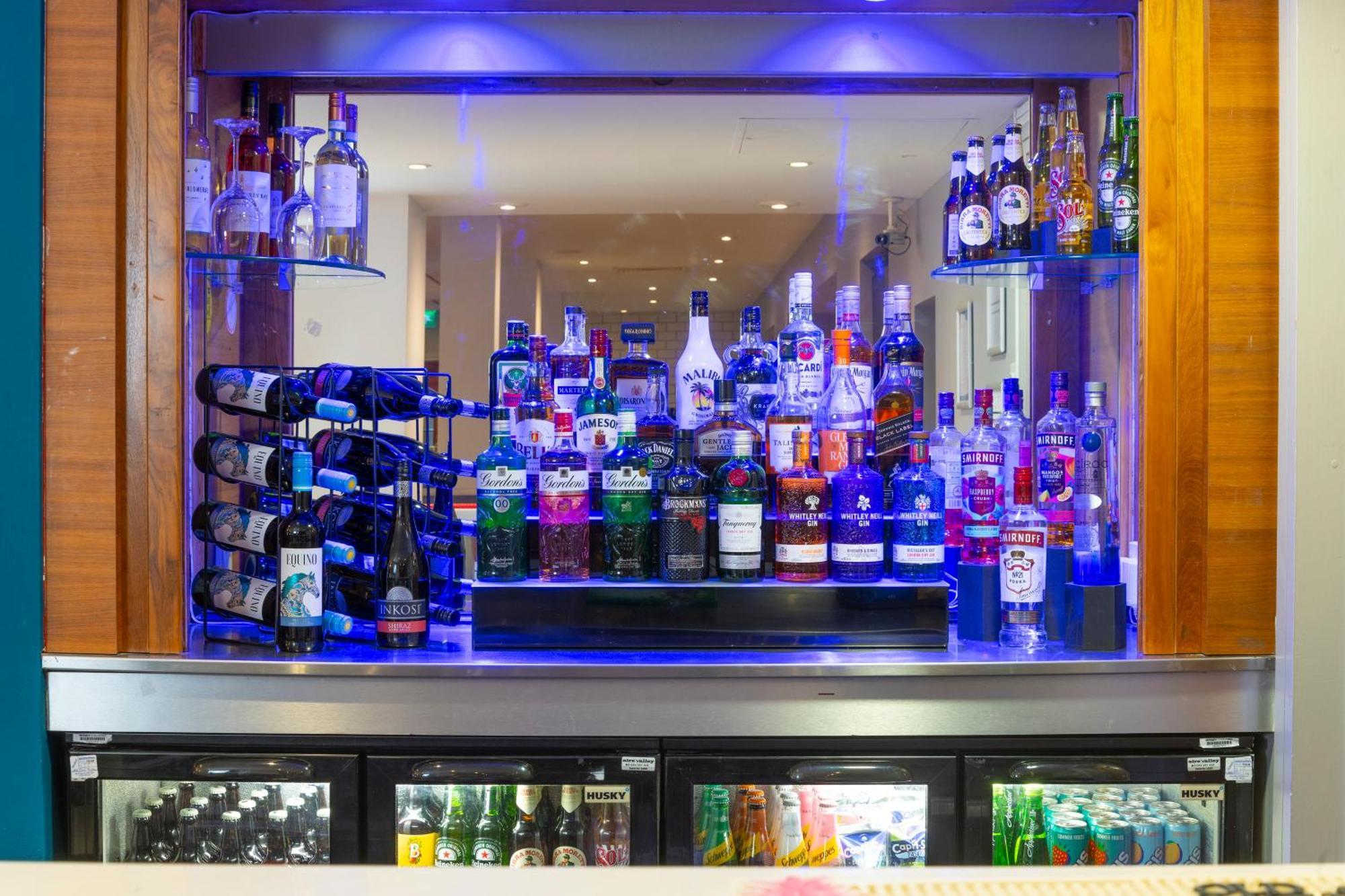 Holiday Inn Express Stevenage By Ihg Экстерьер фото