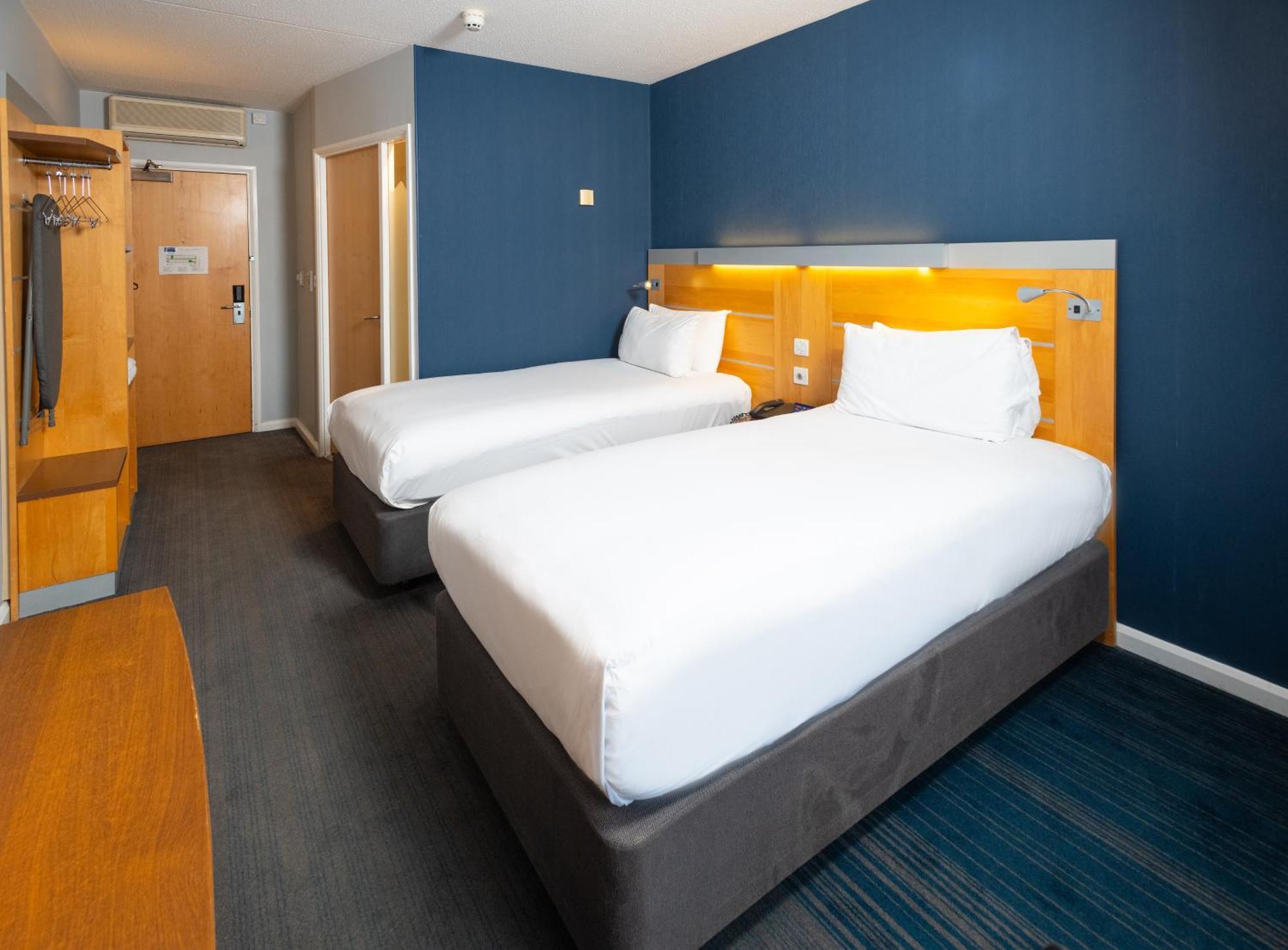 Holiday Inn Express Stevenage By Ihg Экстерьер фото