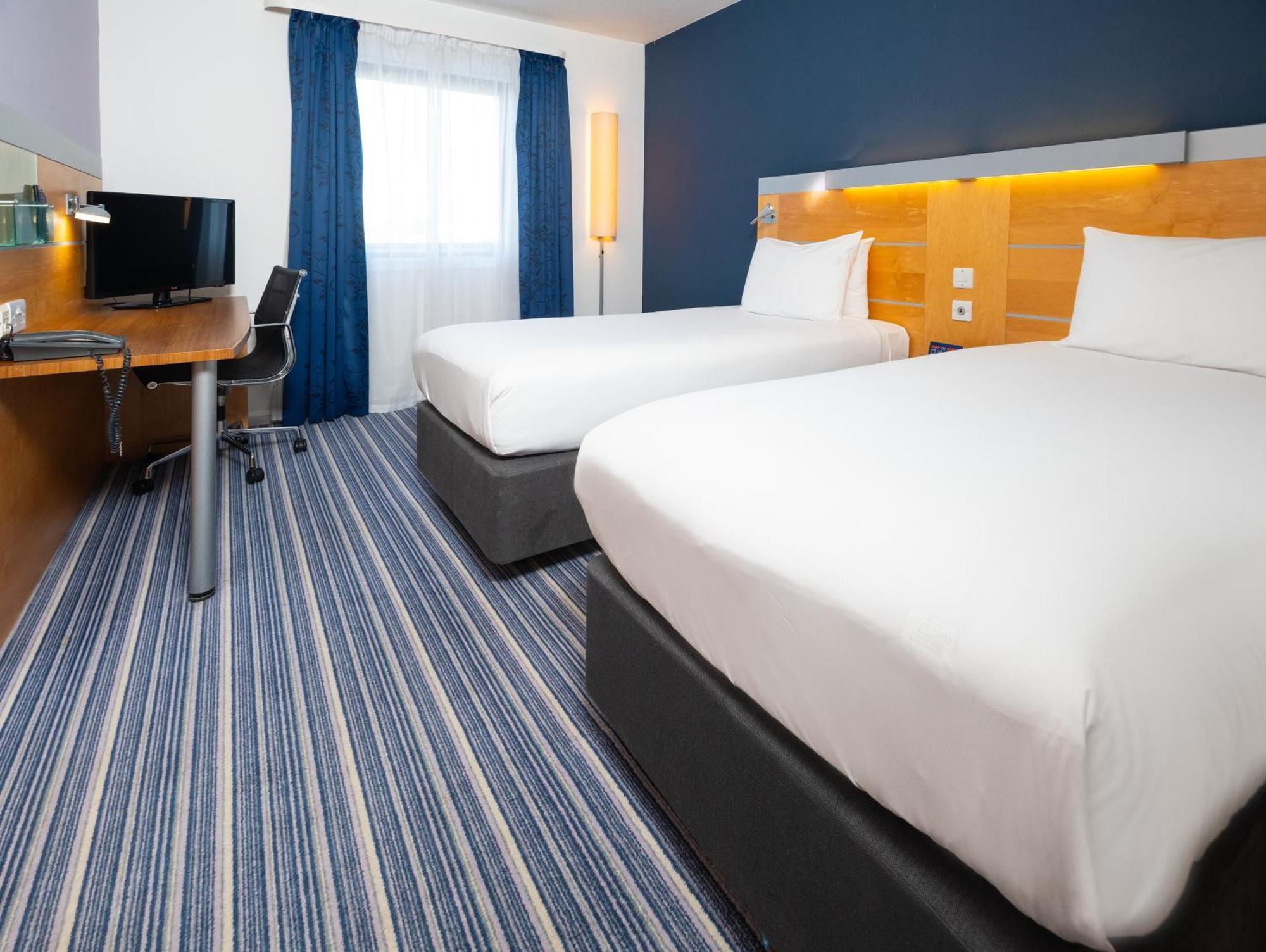 Holiday Inn Express Stevenage By Ihg Экстерьер фото
