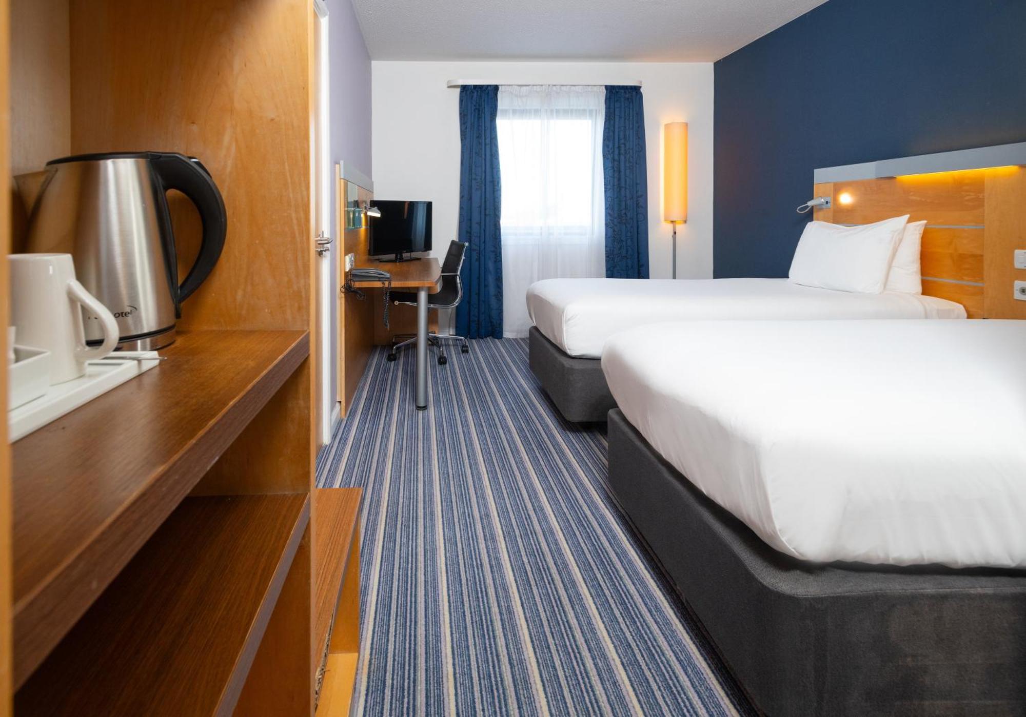 Holiday Inn Express Stevenage By Ihg Экстерьер фото