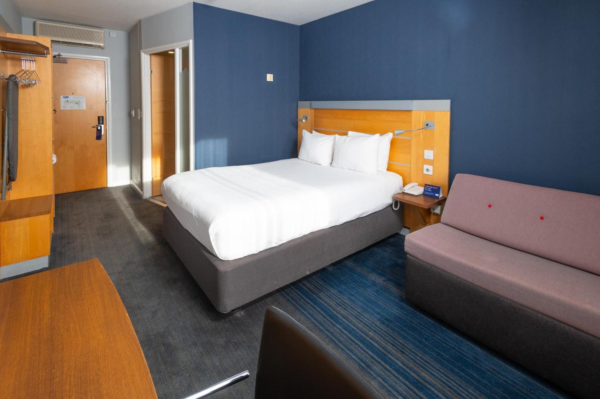 Holiday Inn Express Stevenage By Ihg Экстерьер фото