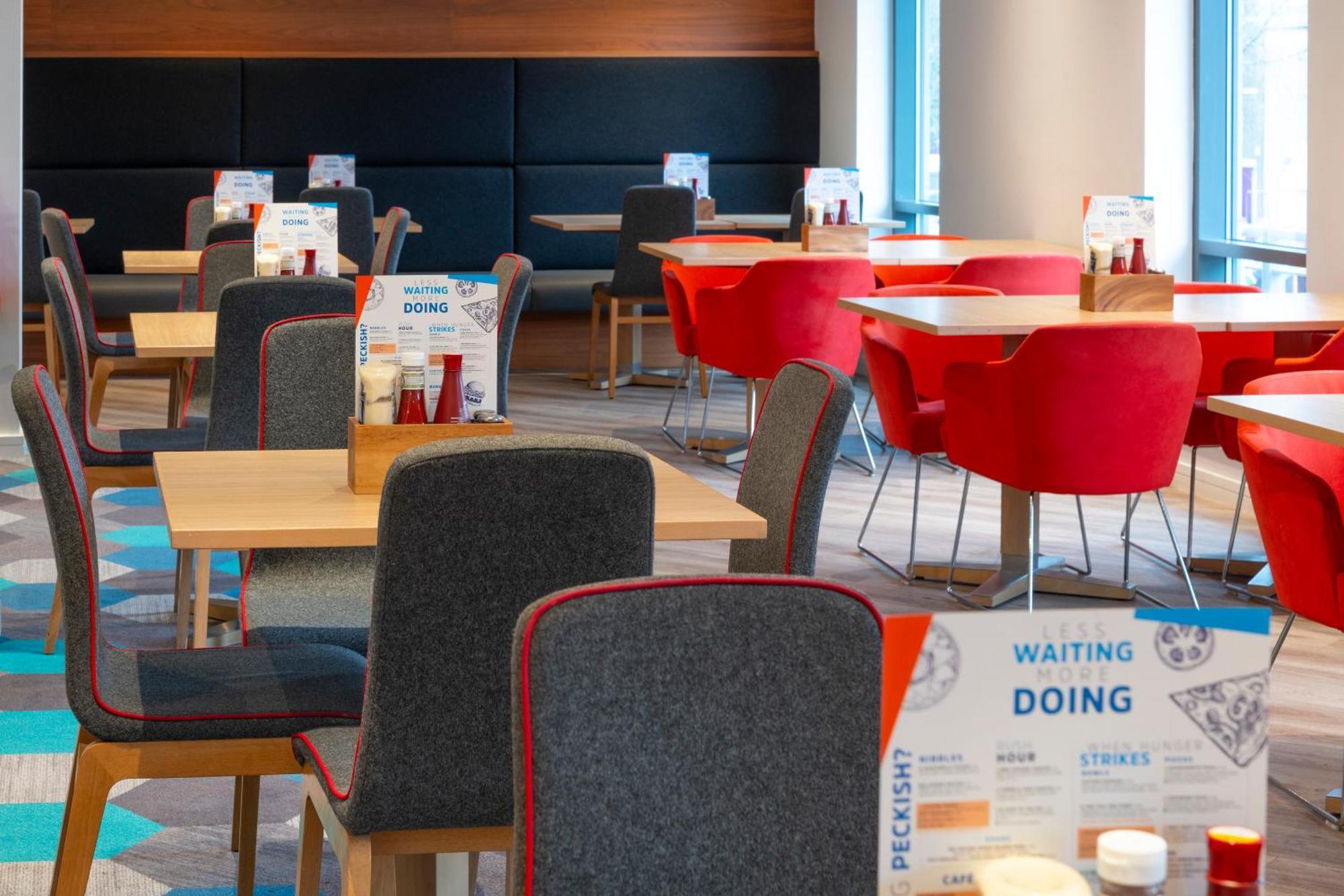 Holiday Inn Express Stevenage By Ihg Экстерьер фото