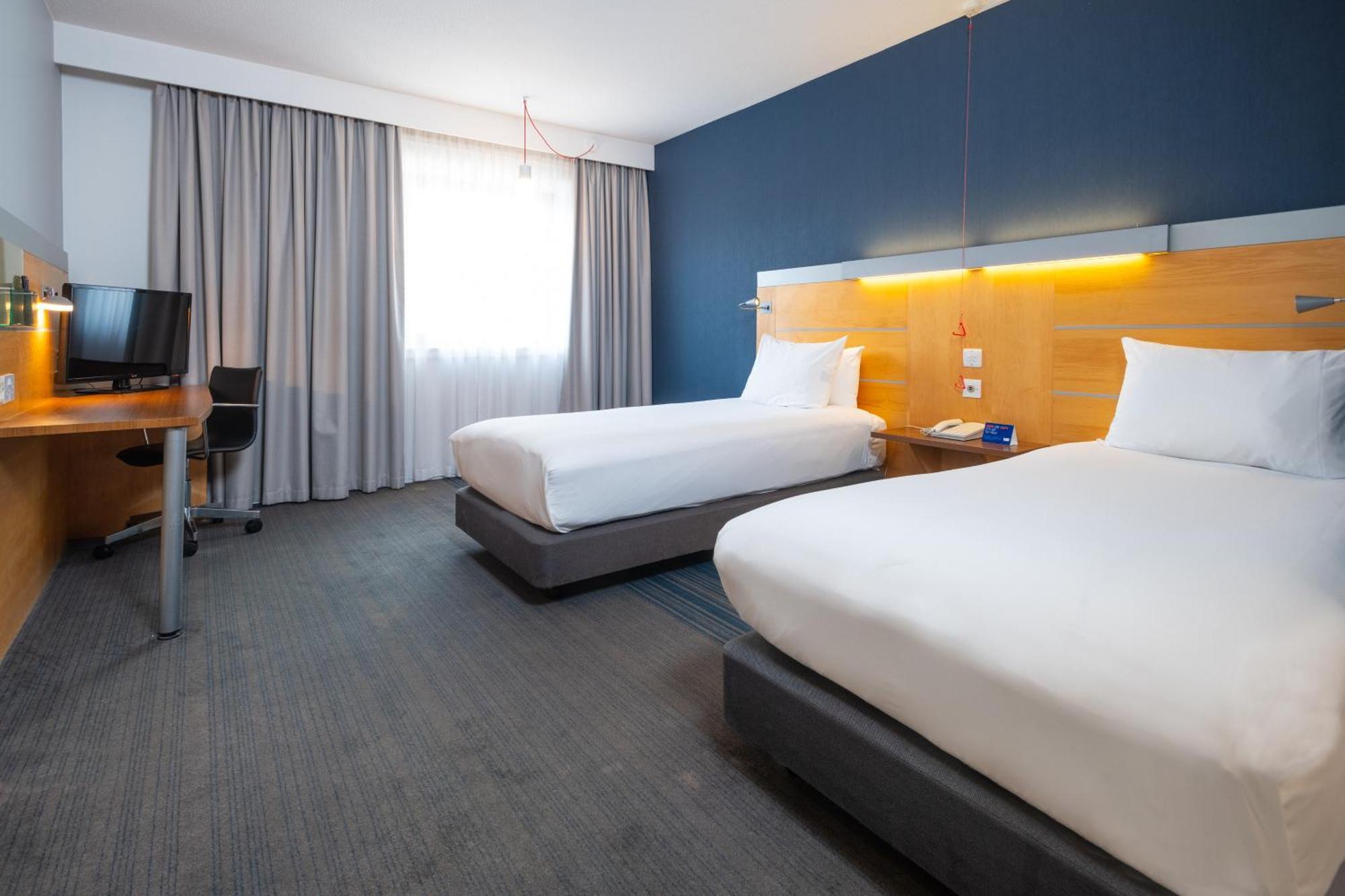 Holiday Inn Express Stevenage By Ihg Экстерьер фото