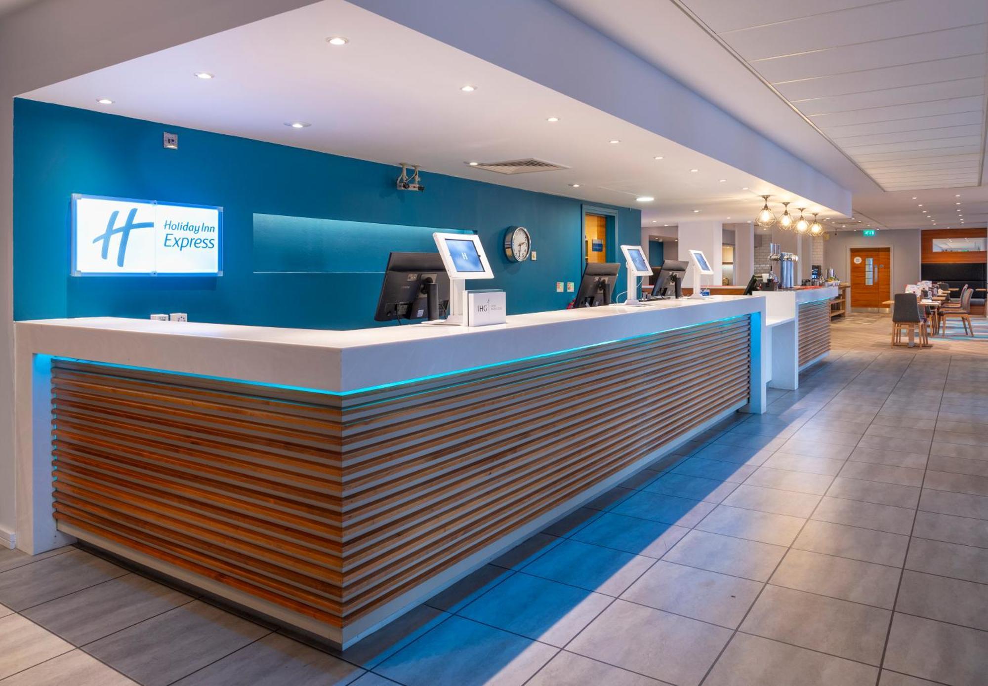 Holiday Inn Express Stevenage By Ihg Экстерьер фото
