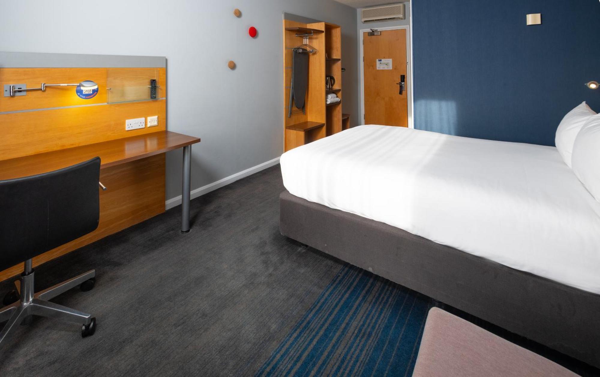 Holiday Inn Express Stevenage By Ihg Экстерьер фото