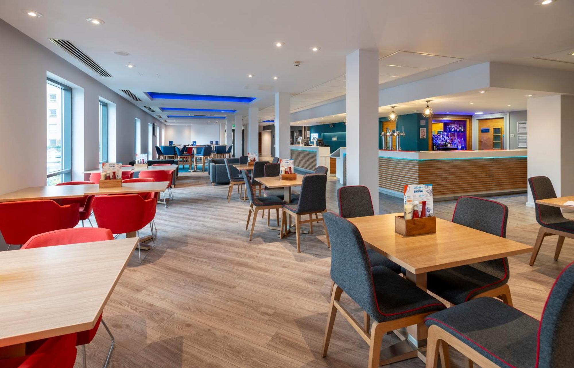 Holiday Inn Express Stevenage By Ihg Экстерьер фото
