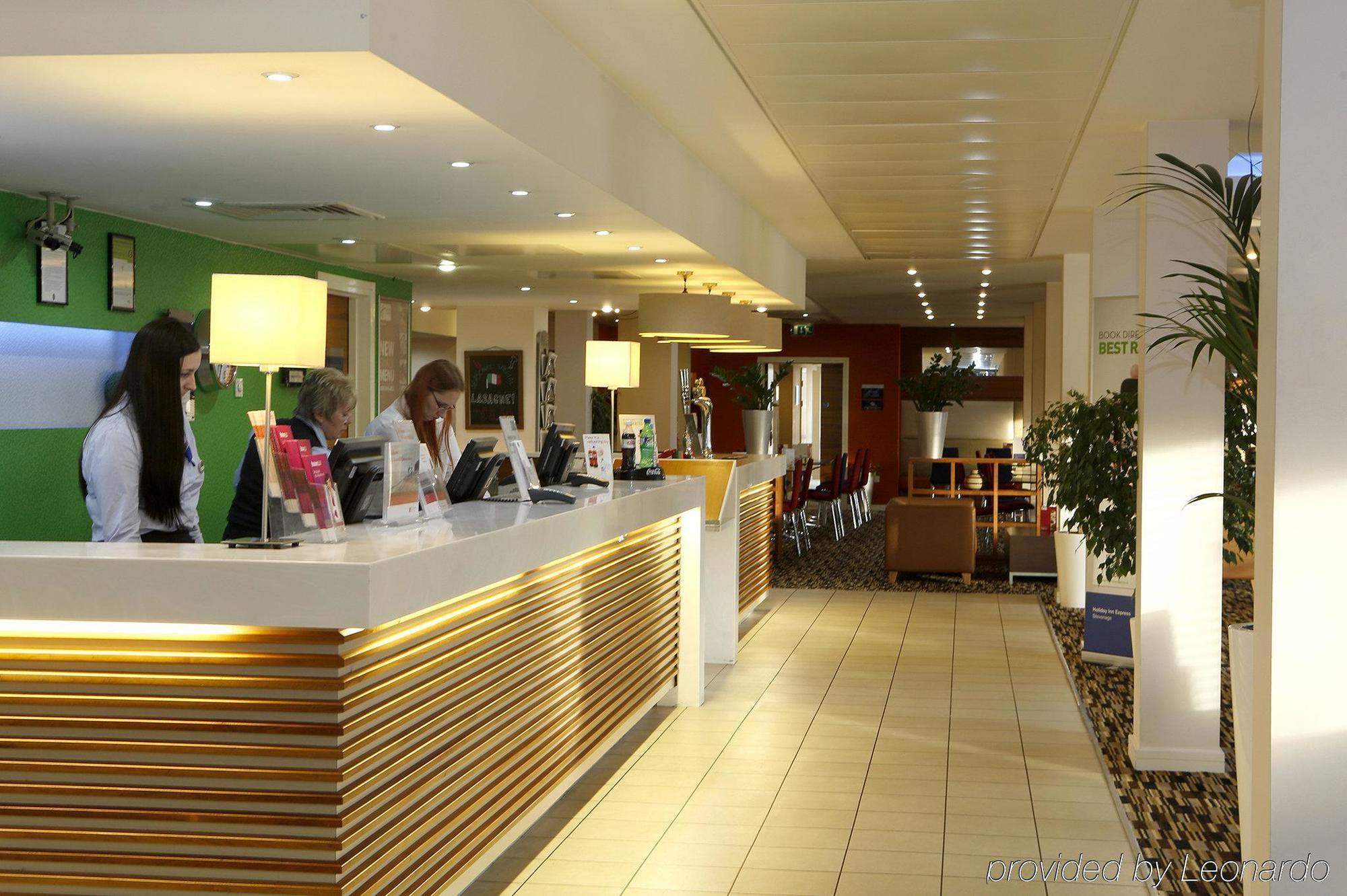 Holiday Inn Express Stevenage, An Ihg Hotel Экстерьер фото