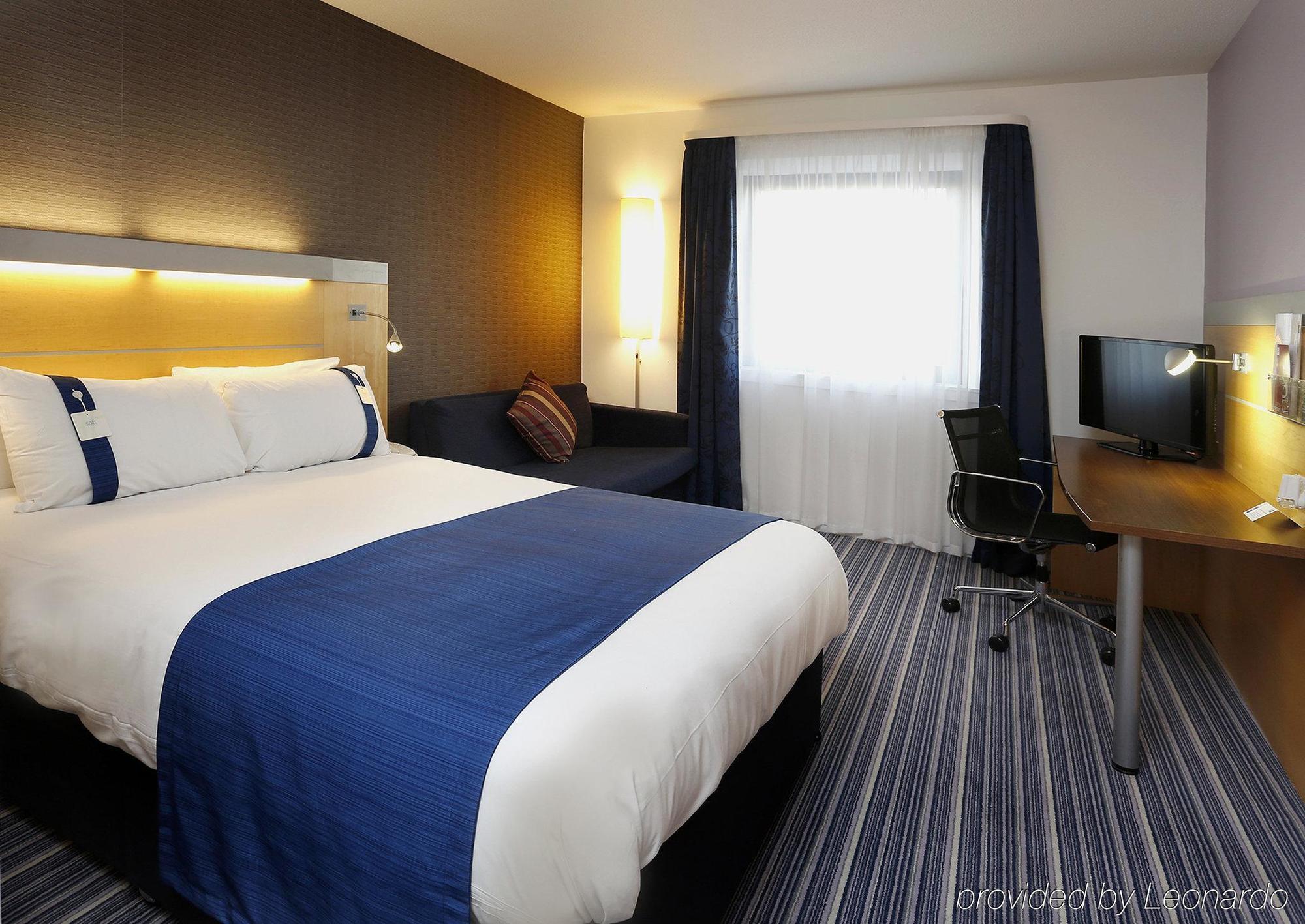 Holiday Inn Express Stevenage, An Ihg Hotel Экстерьер фото