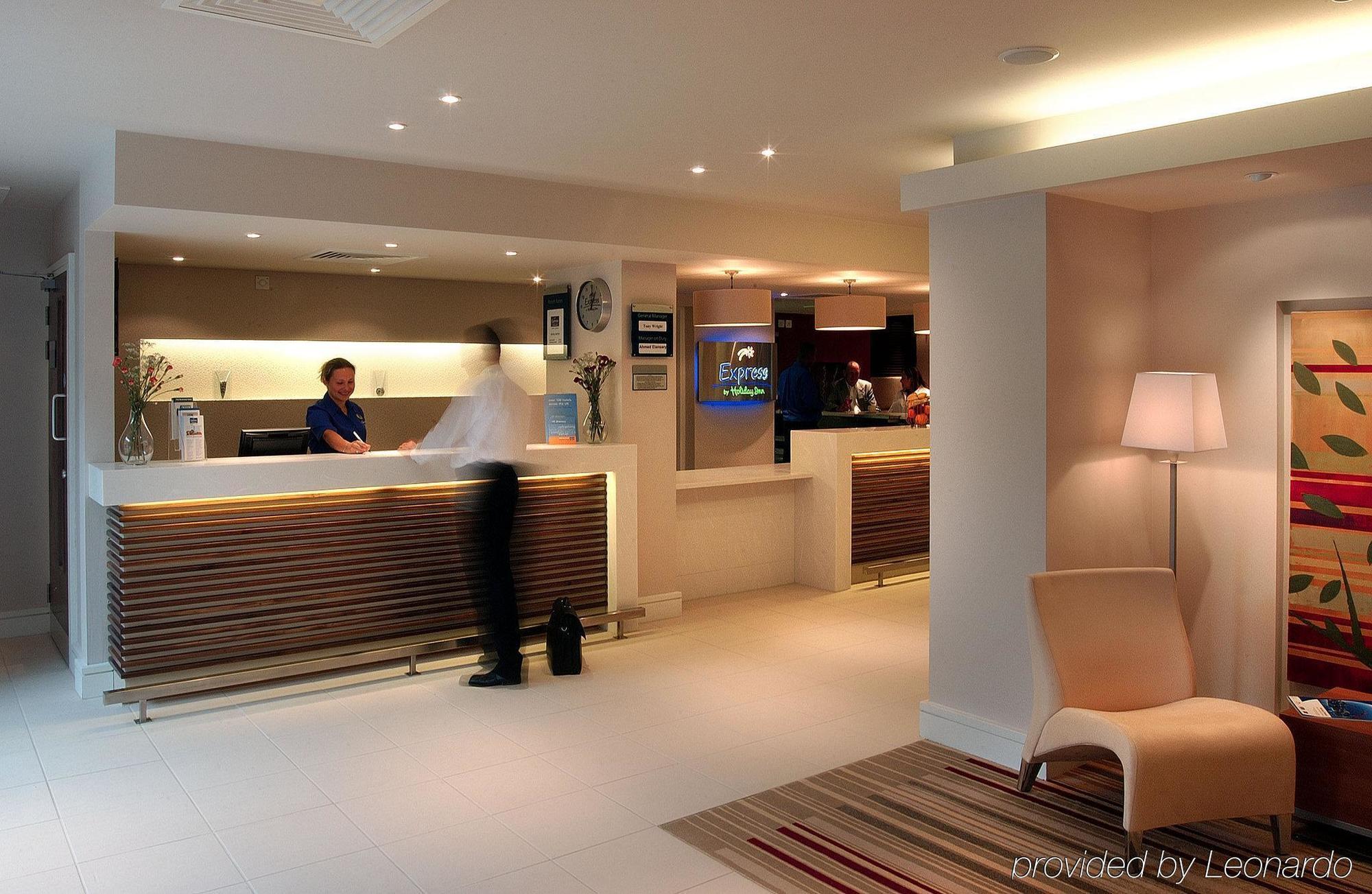 Holiday Inn Express Stevenage, An Ihg Hotel Экстерьер фото