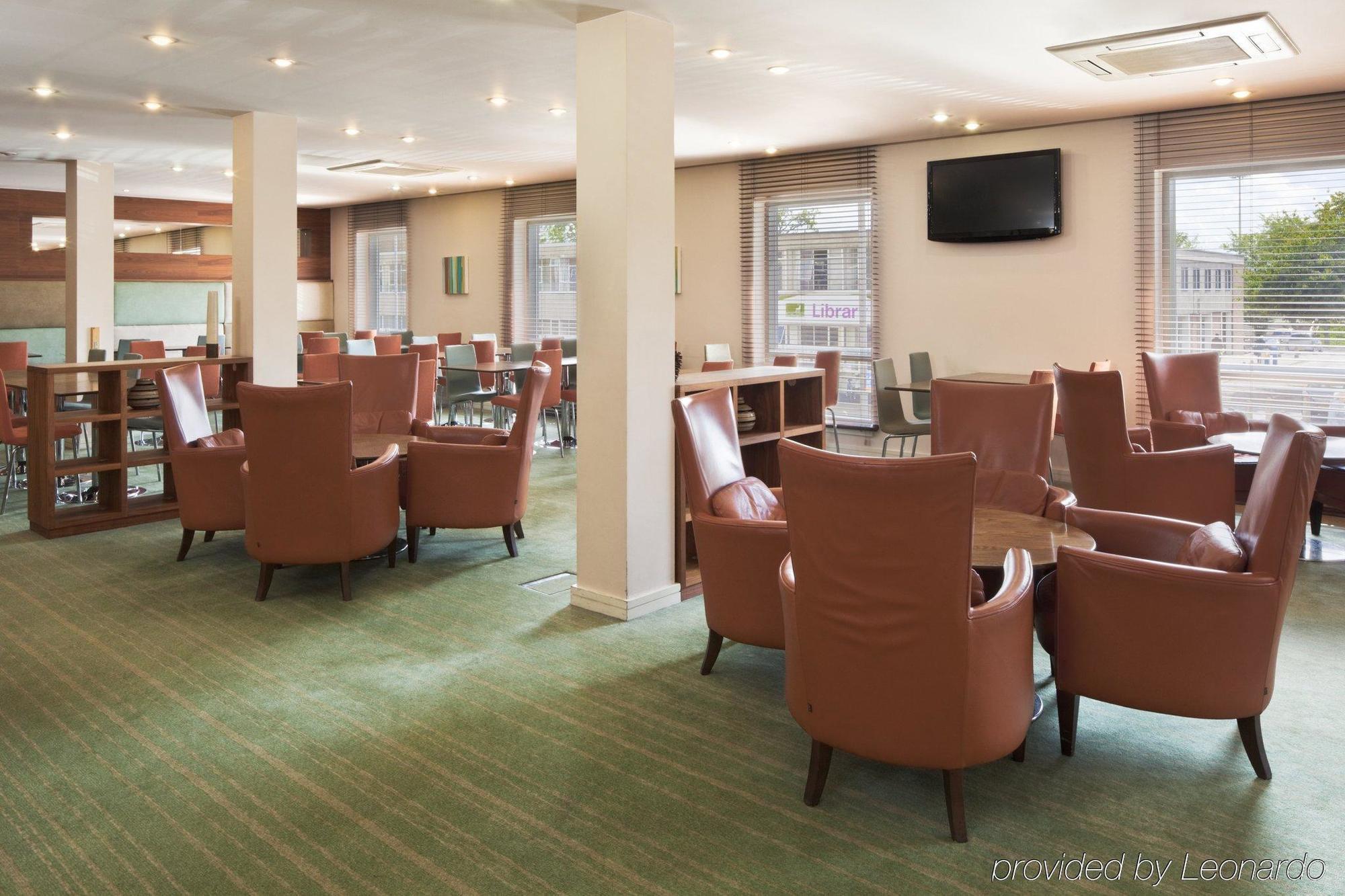 Holiday Inn Express Stevenage, An Ihg Hotel Ресторан фото