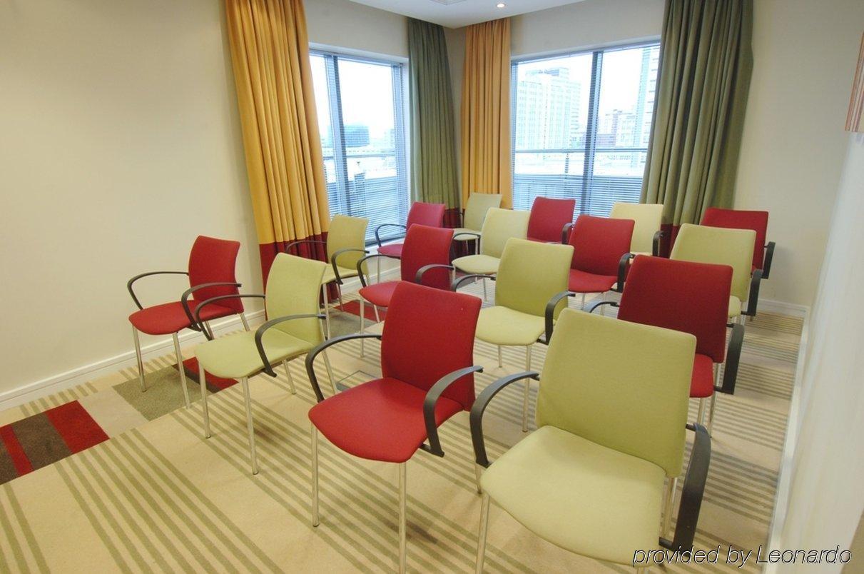 Holiday Inn Express Stevenage By Ihg Экстерьер фото