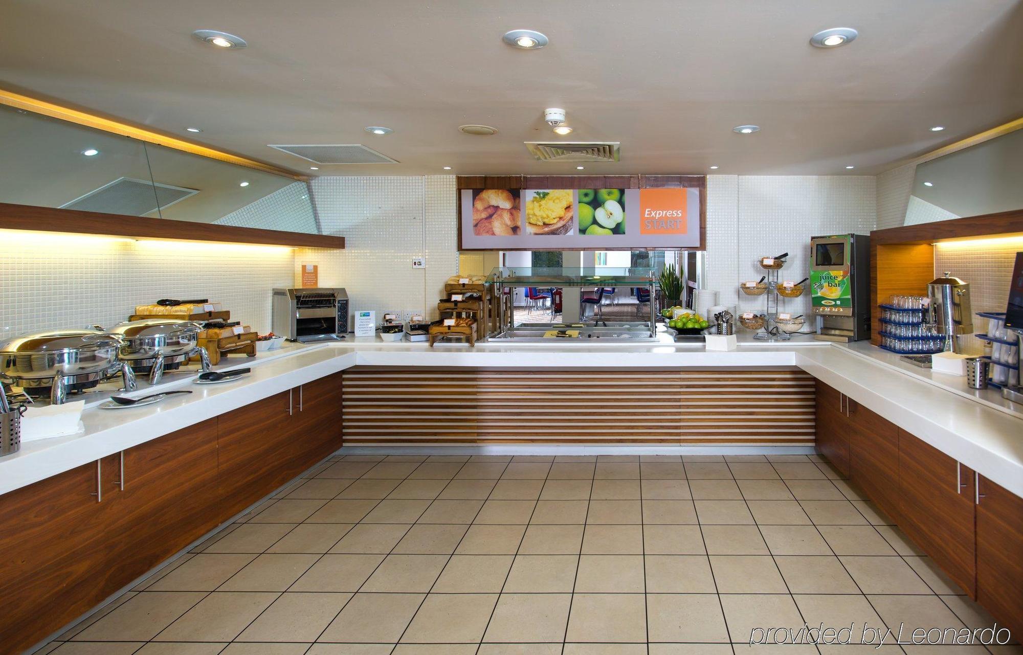 Holiday Inn Express Stevenage, An Ihg Hotel Экстерьер фото