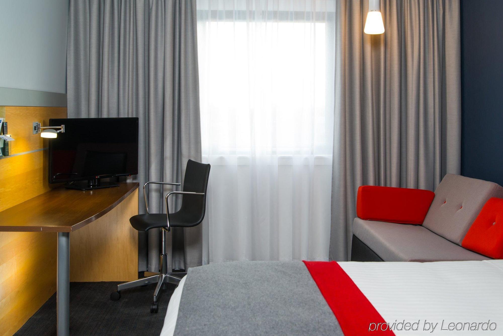 Holiday Inn Express Stevenage, An Ihg Hotel Экстерьер фото