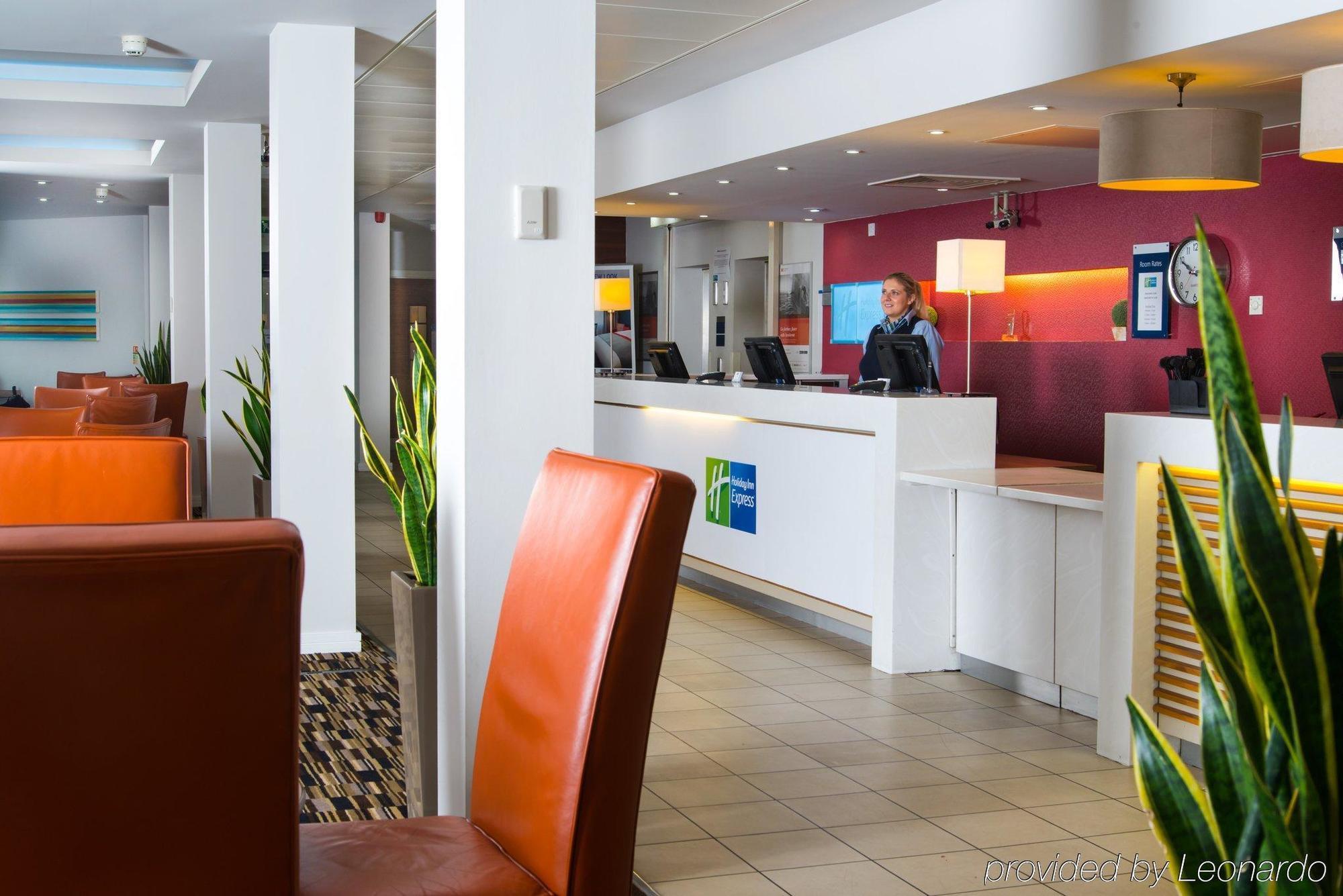 Holiday Inn Express Stevenage, An Ihg Hotel Экстерьер фото