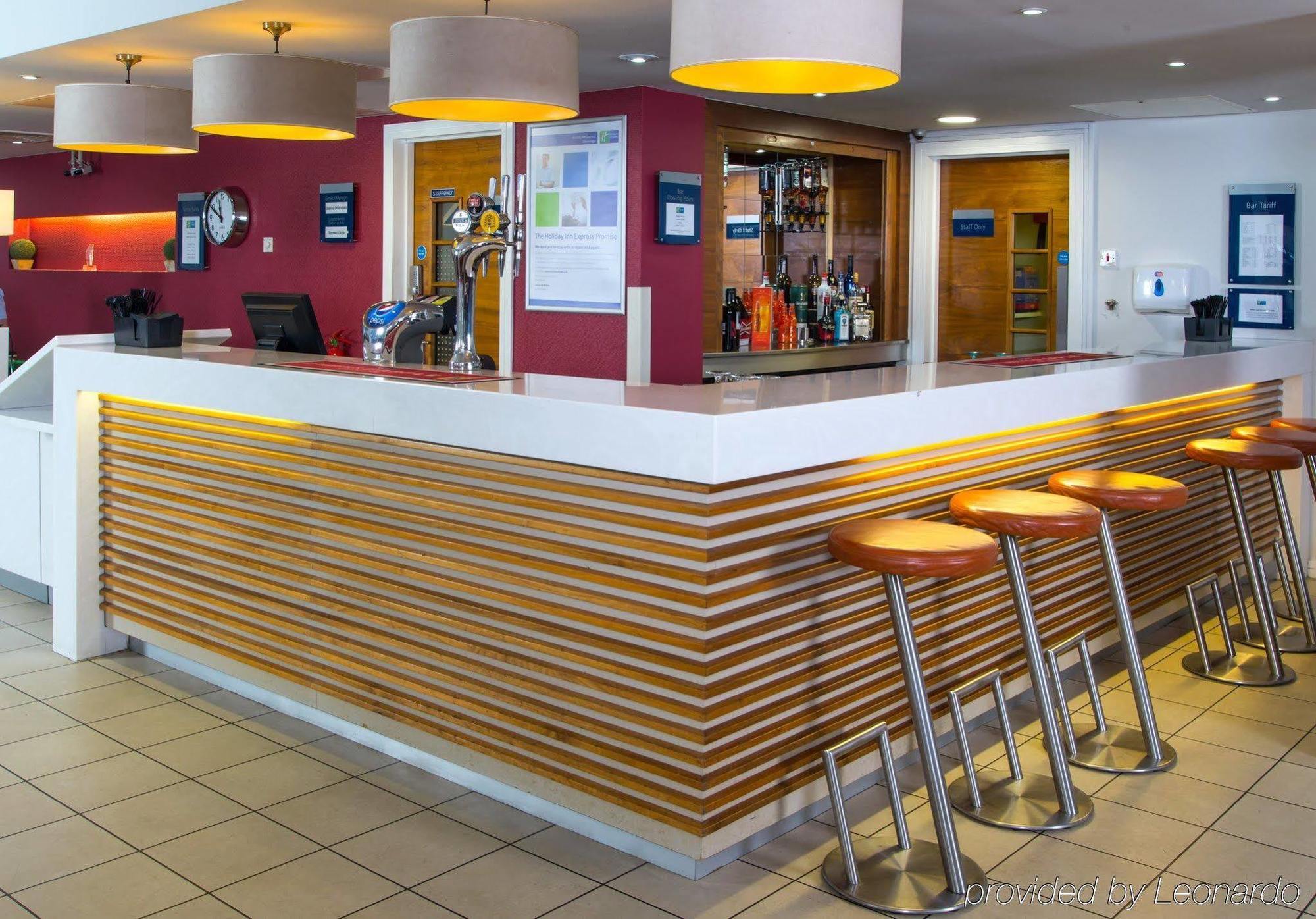 Holiday Inn Express Stevenage, An Ihg Hotel Экстерьер фото