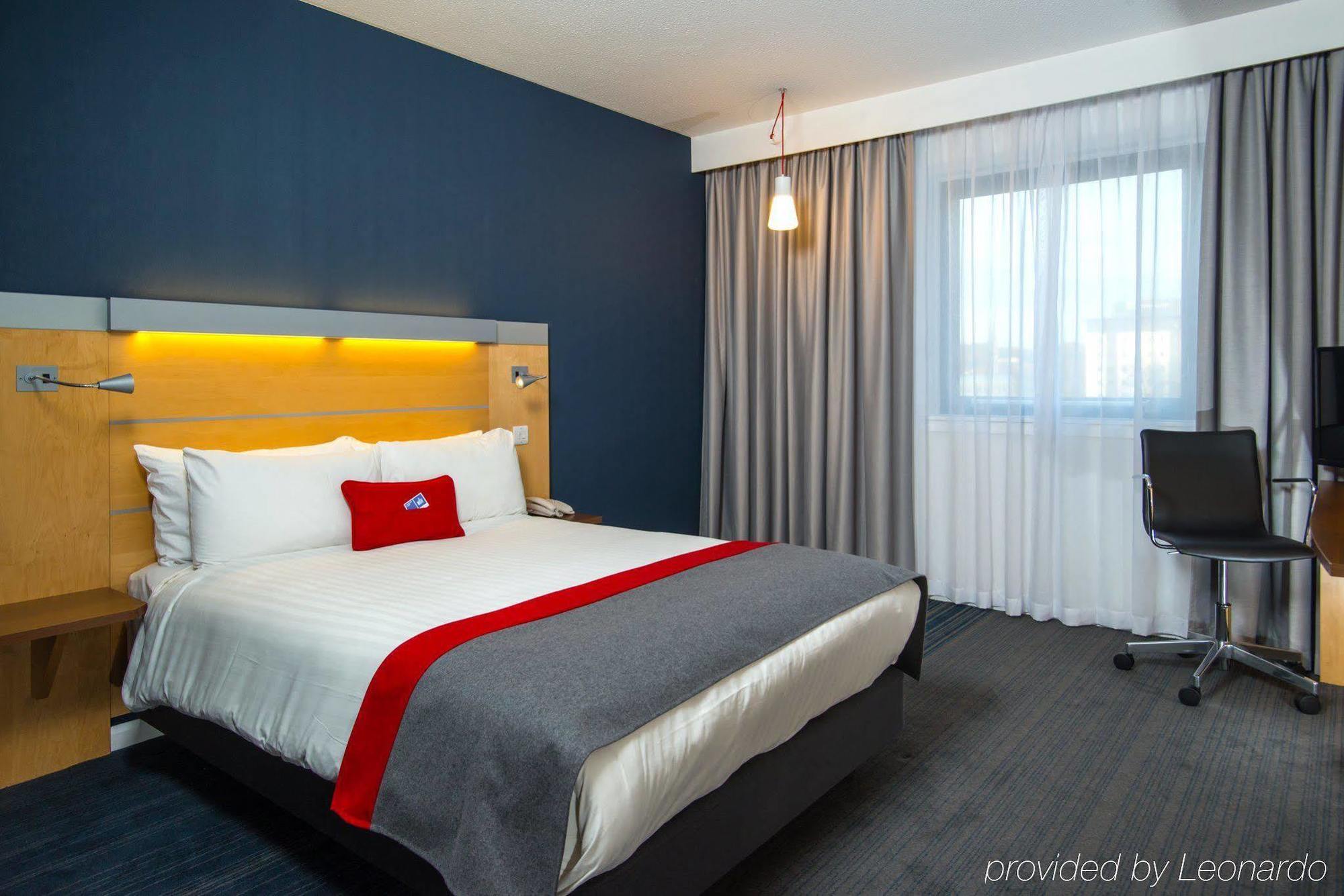 Holiday Inn Express Stevenage By Ihg Экстерьер фото