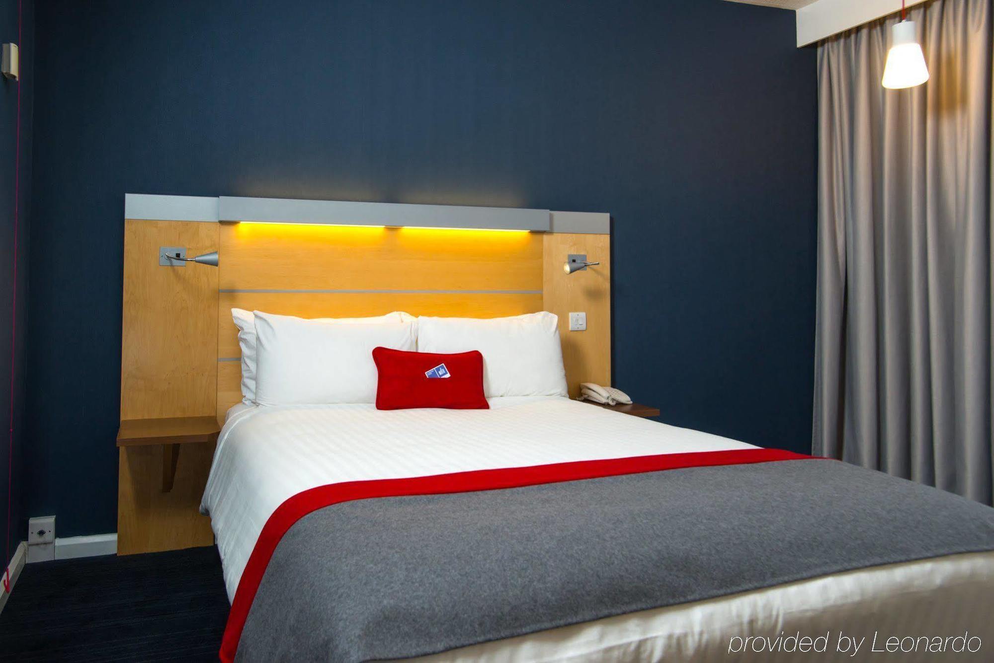 Holiday Inn Express Stevenage, An Ihg Hotel Экстерьер фото