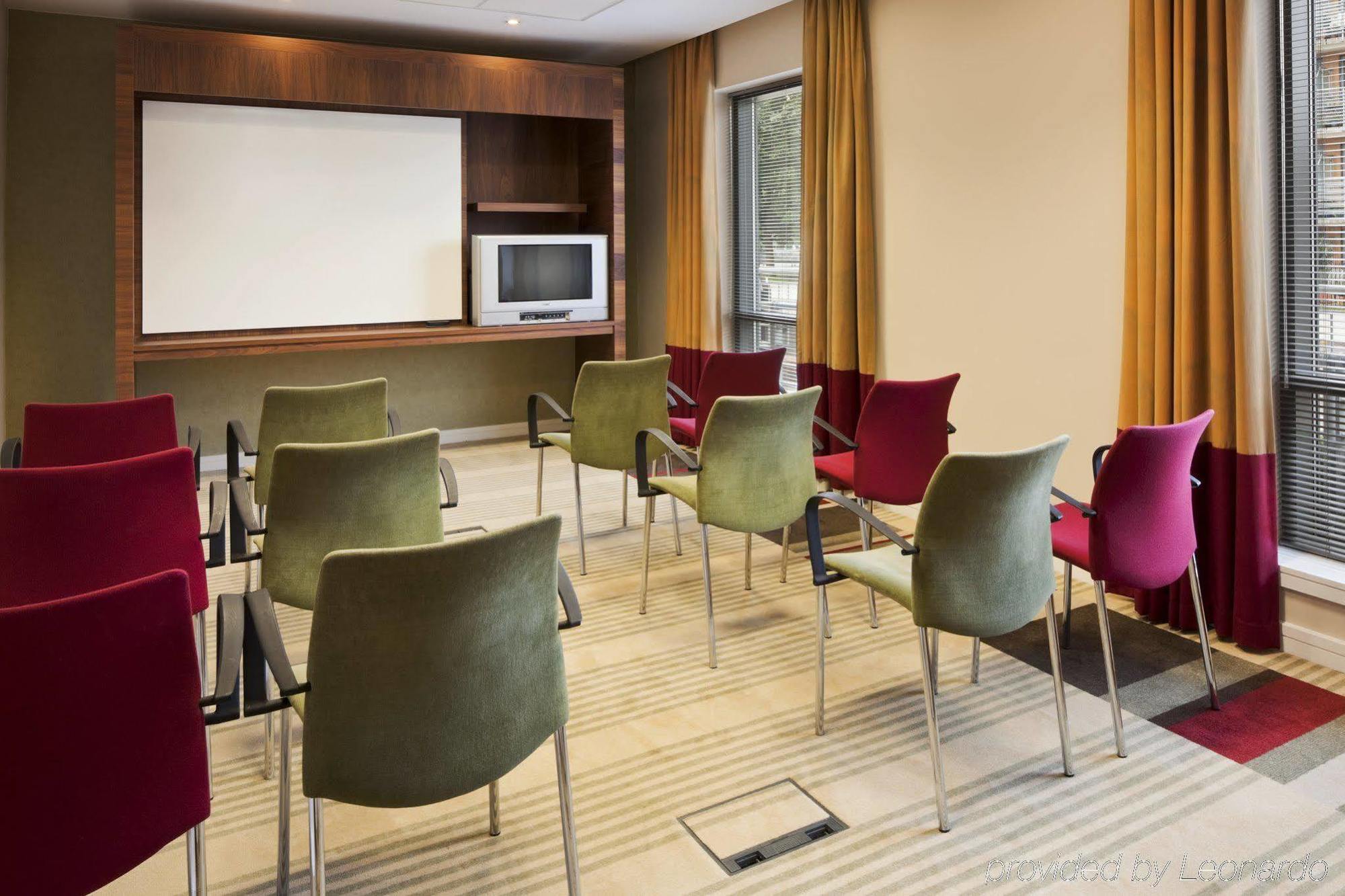 Holiday Inn Express Stevenage By Ihg Удобства фото
