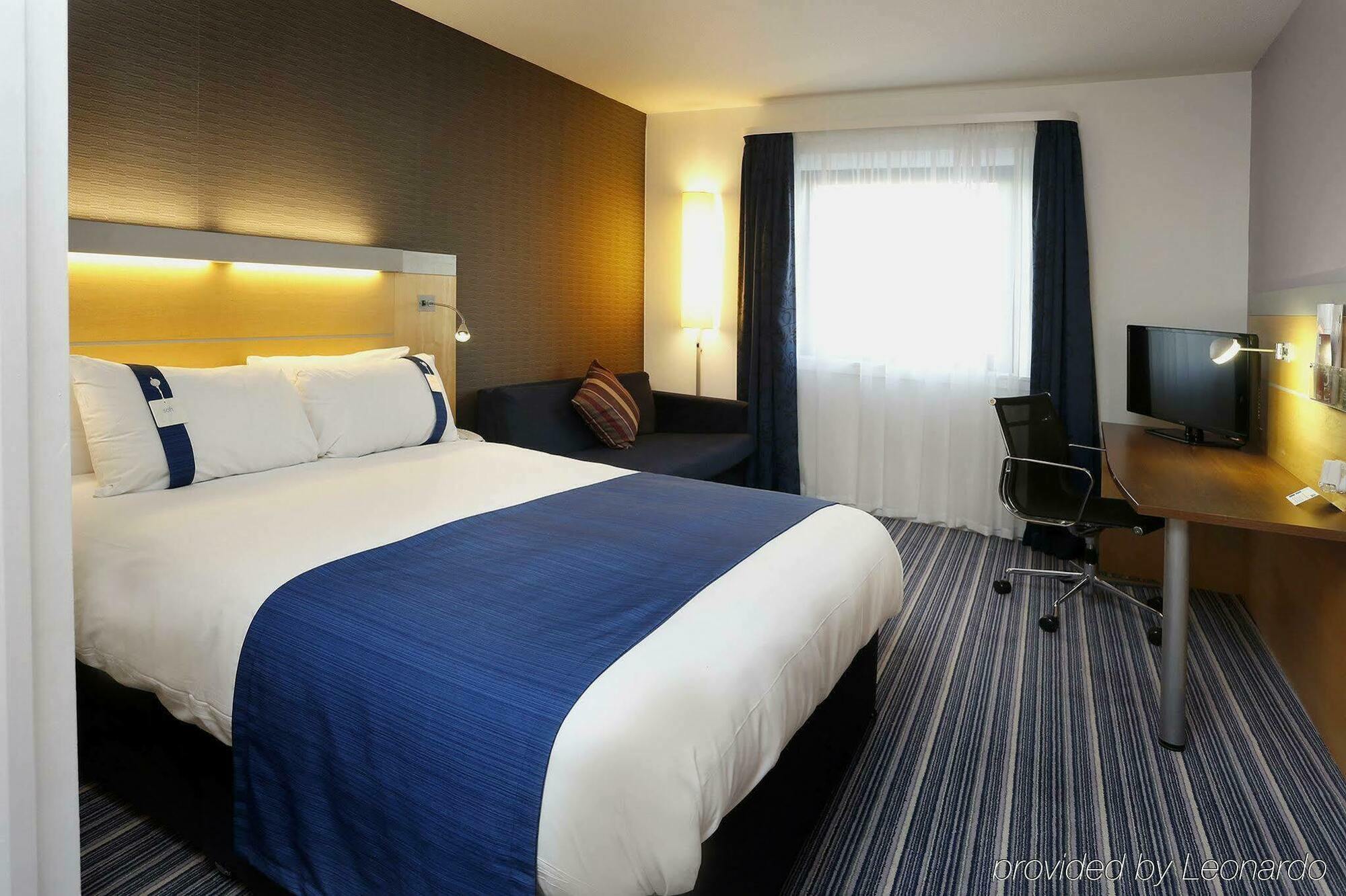 Holiday Inn Express Stevenage By Ihg Экстерьер фото