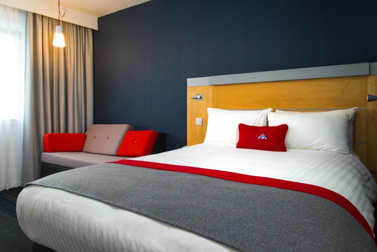 Holiday Inn Express Stevenage, An Ihg Hotel Экстерьер фото