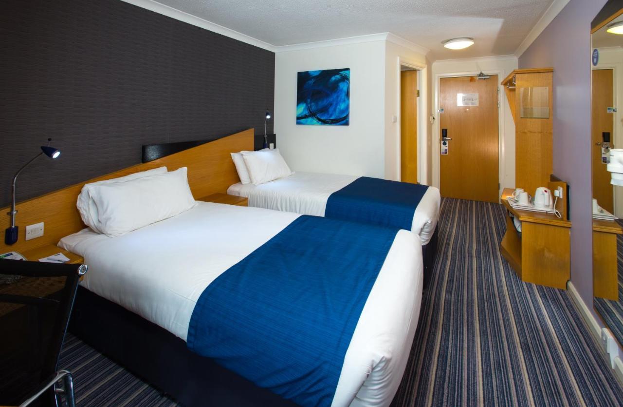 Holiday Inn Express Stevenage, An Ihg Hotel Экстерьер фото