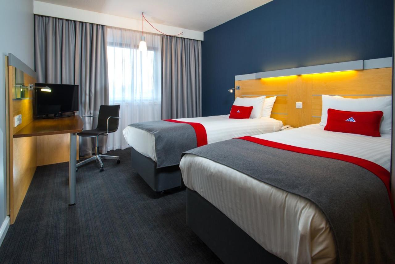 Holiday Inn Express Stevenage, An Ihg Hotel Экстерьер фото